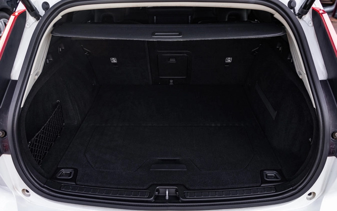 Volvo V60 cena 106900 przebieg: 162600, rok produkcji 2019 z Bobowa małe 781